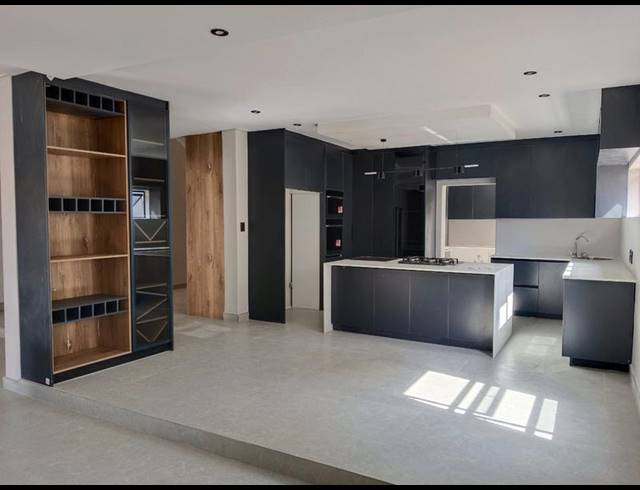 6 BEDROOM HOUSE FOR SALE IN SIX FOUNTAINS RESIDENTIAL ESTATE